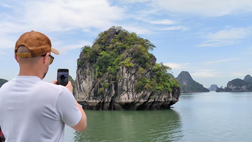 Amazing Sails Private Luxury Cruise: Take pictures of the scenery