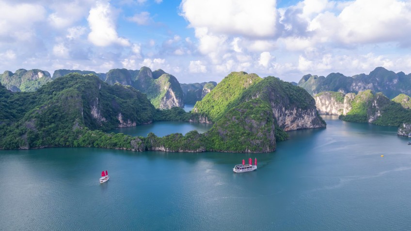 Amazing Sails Private Luxury Cruise: Explore the stunning Halong Bay