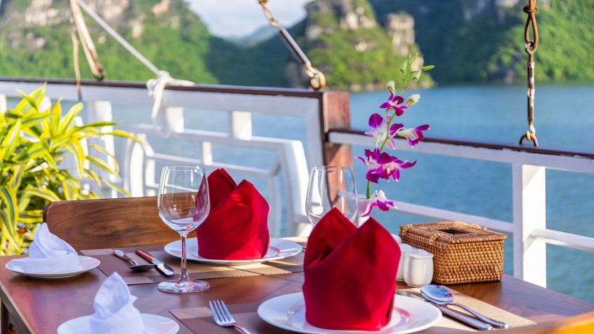 Amazing Sails Private Luxury Cruise: Amazing Sales Luxury Open Air Restaurant 7