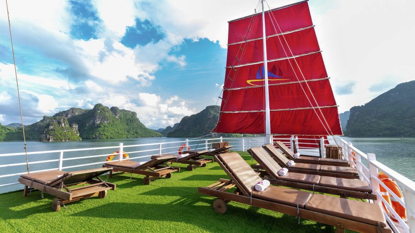 Amazing Sails Private Luxury Cruise: Chill out on the Sundeck