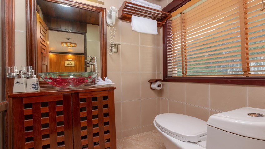 Amazing Sails Private Luxury Cruise: Full Modern Amenities