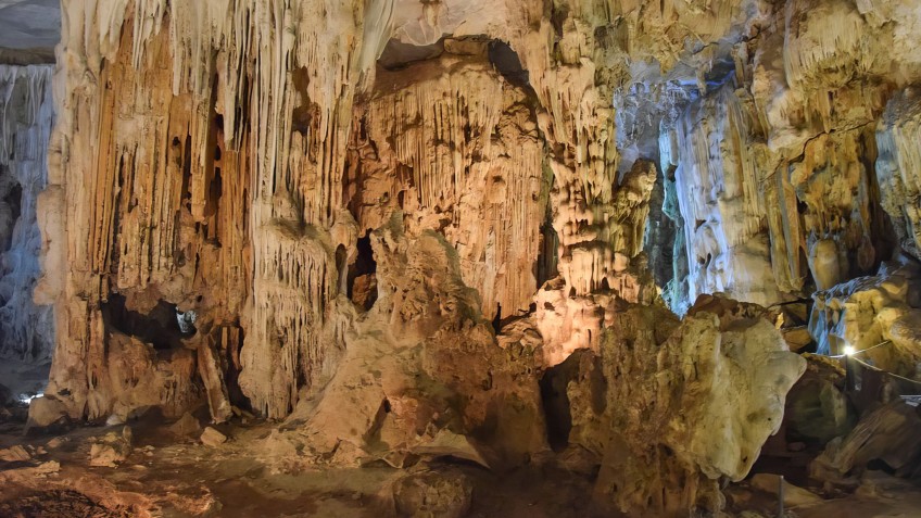 Amazing Sails Private Luxury Cruise: Outstanding stalactites and stalagmites