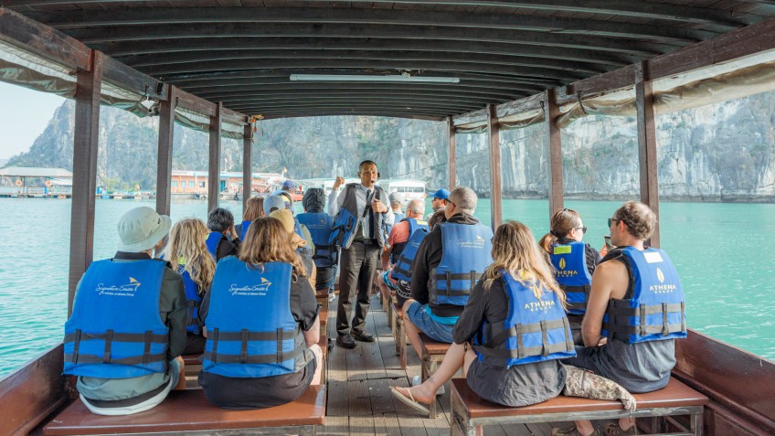 Explore Bai Tu Long Bay