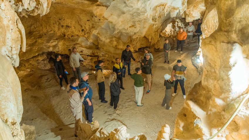 Visit Thien Canh Son Cave