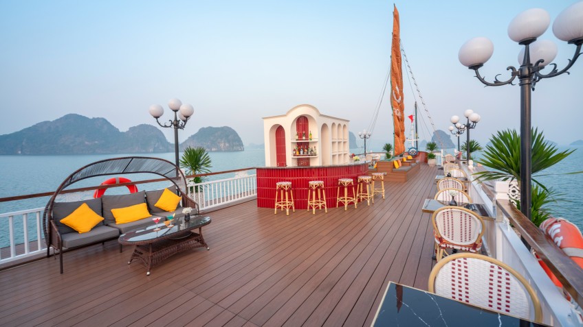 Newly Renovated Sundeck