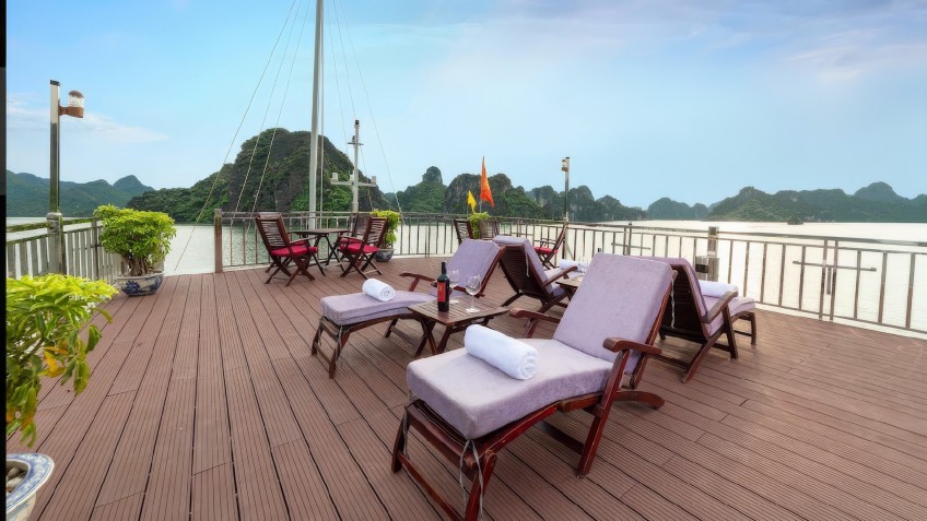 Amanda Legend Cruise: Airy Sundeck for relaxation