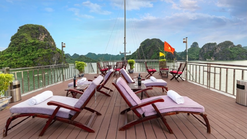 Amanda Legend Cruise: Unwind on the sun loungers