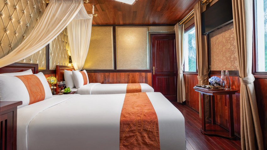 Amanda Legend Cruise: Enjoy The Scenic View