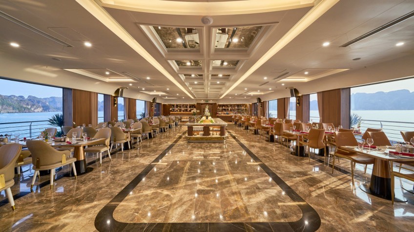 Calista Cruise: Bayview Dining Restaurant