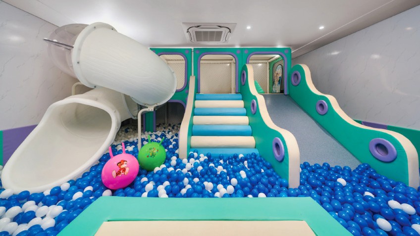 Calista Cruise: Colorful Kid Club