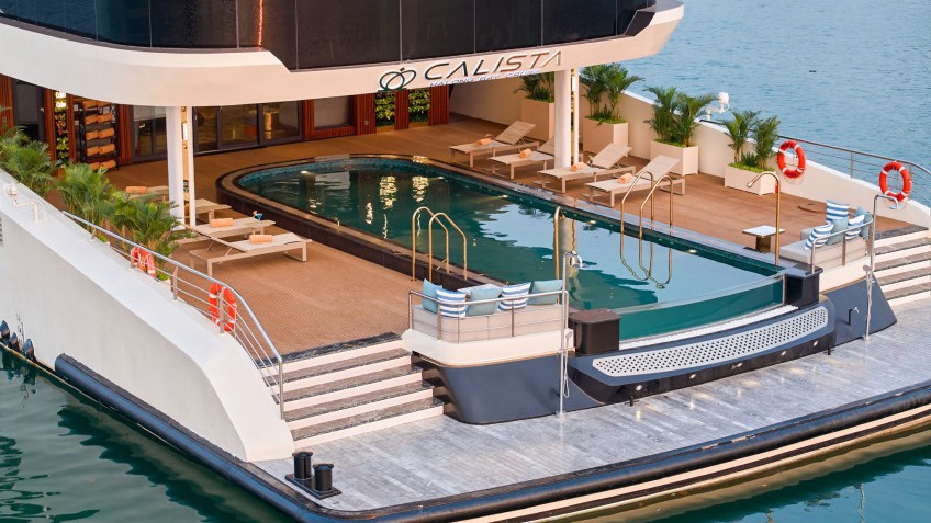 Calista Cruise: 4-season Swimming Pool