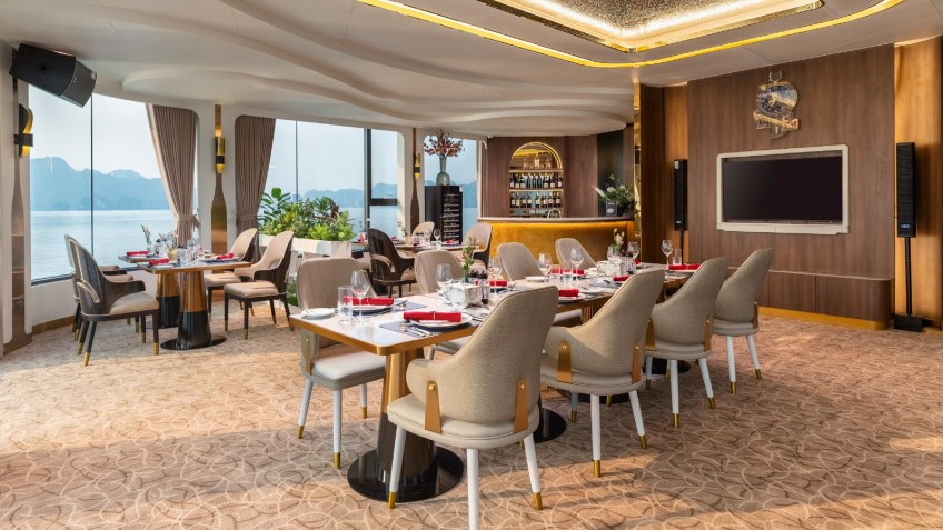 Calista Cruise: The Pearl Dining Room
