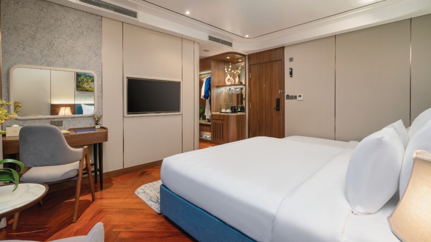 Calista Cruise: 1st-class Interiors