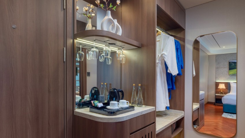 Calista Cruise: Modern Amenities