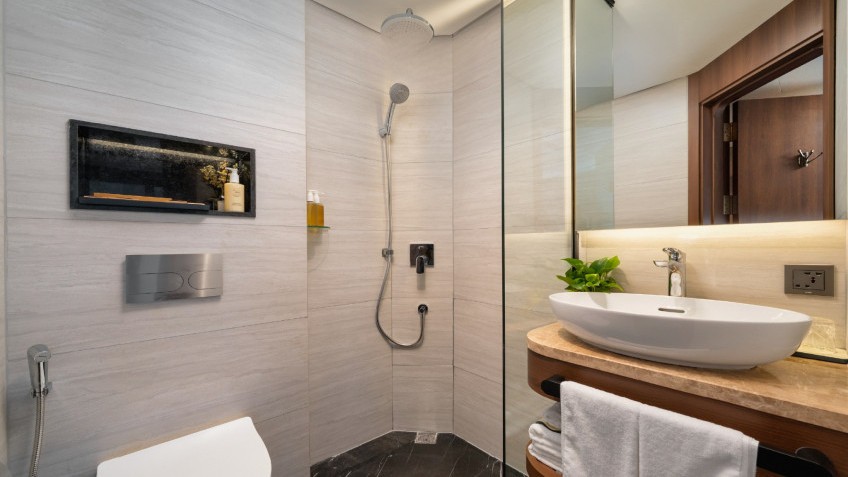 Calista Cruise: Modern Bathroom