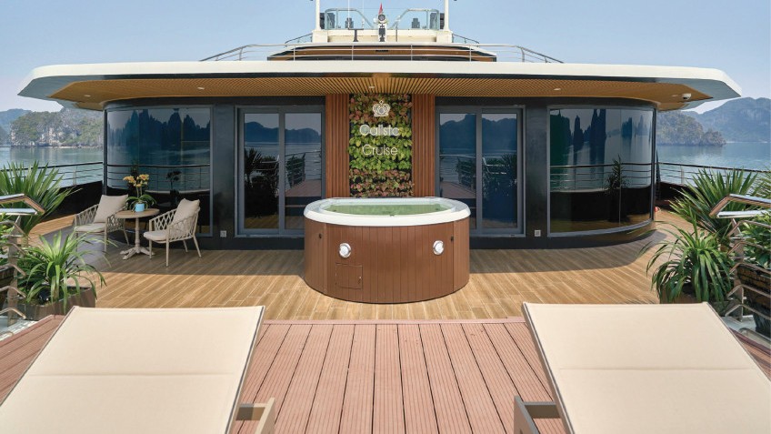 Calista Cruise: Huge terrace with a jacuzzi