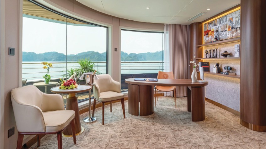 Calista Cruise: Equipped with deluxe facilities