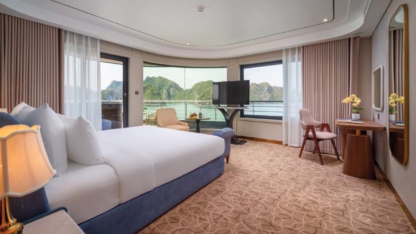 Calista Cruise: Opulent Design