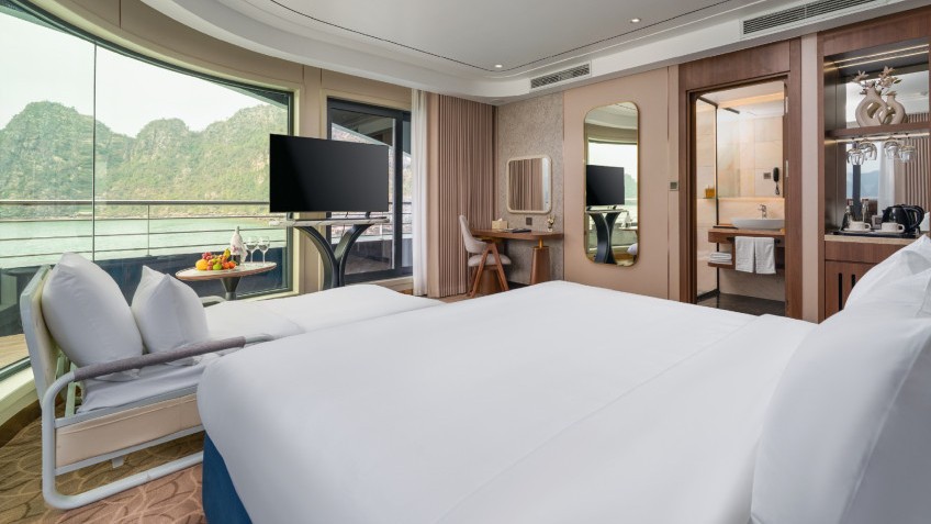 Calista Cruise: Luxurious Room
