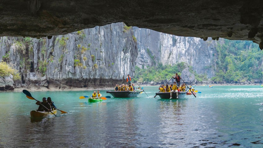 Calista Cruise: Travel to pretty Luon Cave