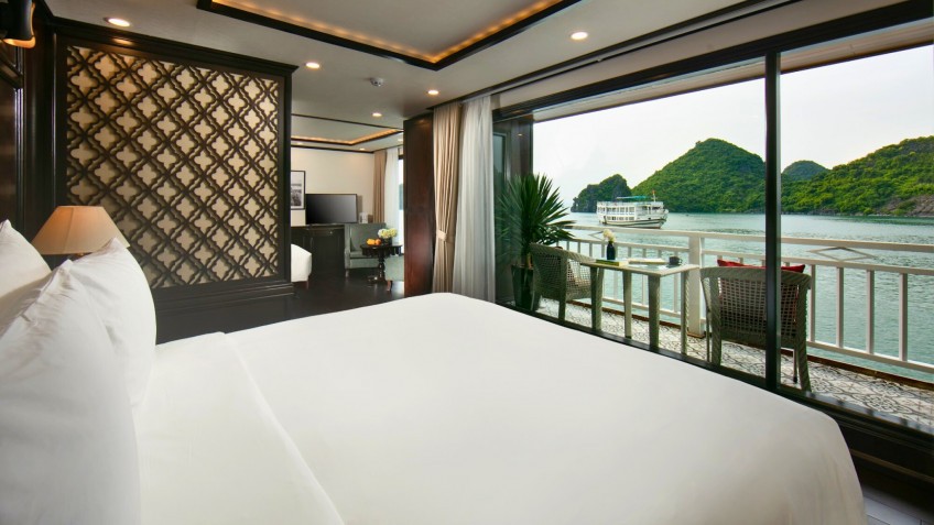 Hermes Cruise: Partition Wall For Added Privacy