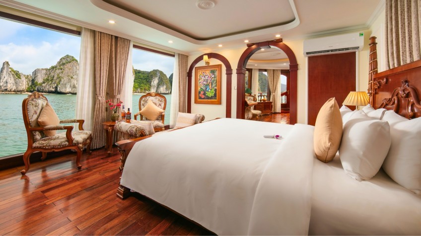 Emperor Cruises: King Suite