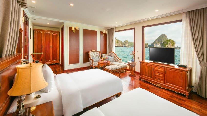 Emperor Cruises: Admire the Scenery