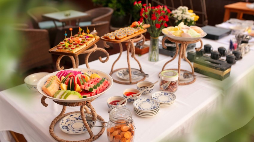 Emperor Cruises: Enjoy Canapé