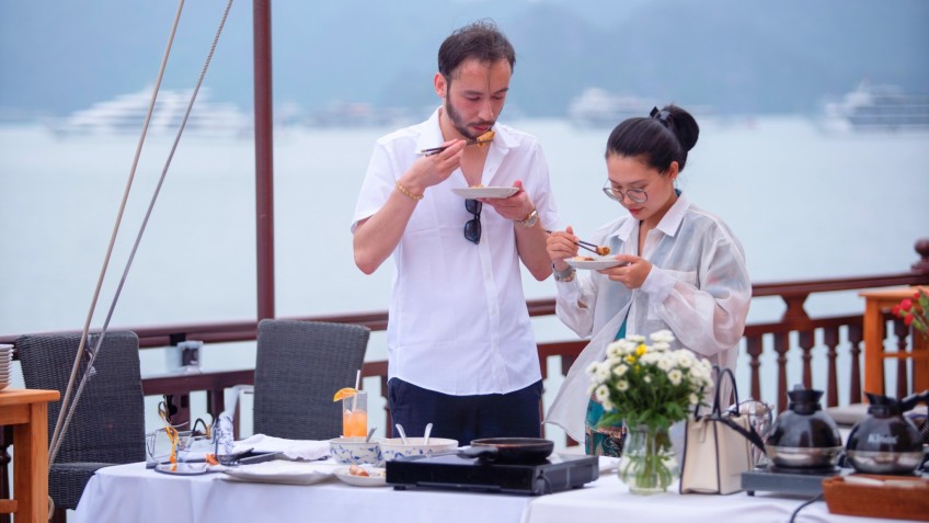 Emperor Cruises: Join the cooking class