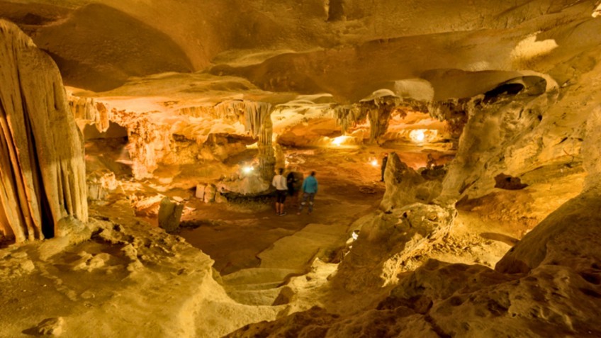 Phoenix Cruise: View inside Thien Canh Son Cave