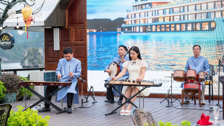 Enjoy Vietnamese Traditional Music