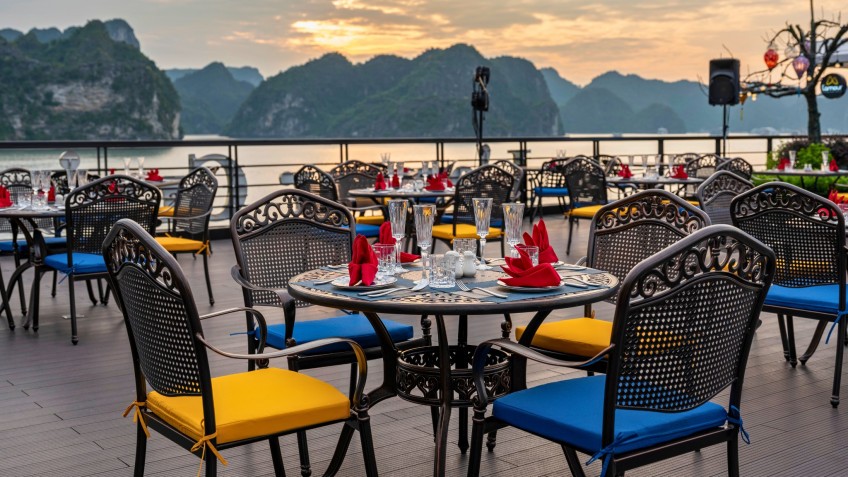 Elegent Table Set at Thang Long Restaurant