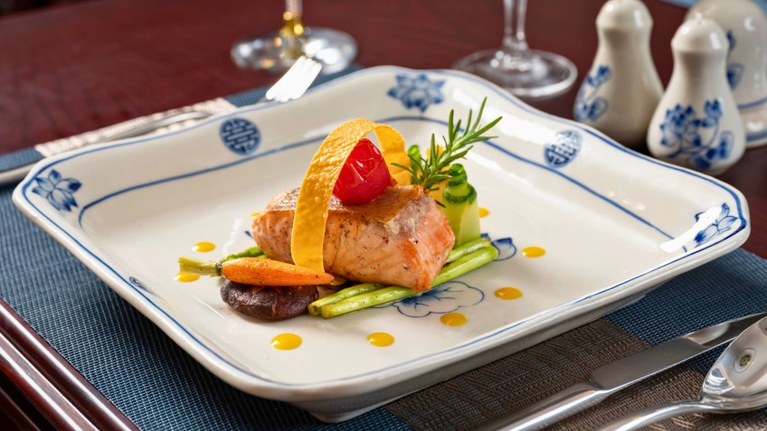 Fine Dining On Lamour Cruise