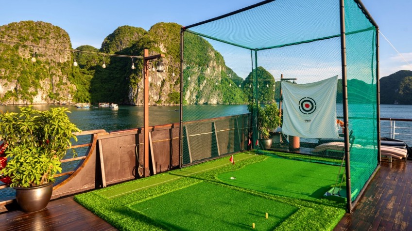 Phoenix Cruise: A corner for Golf