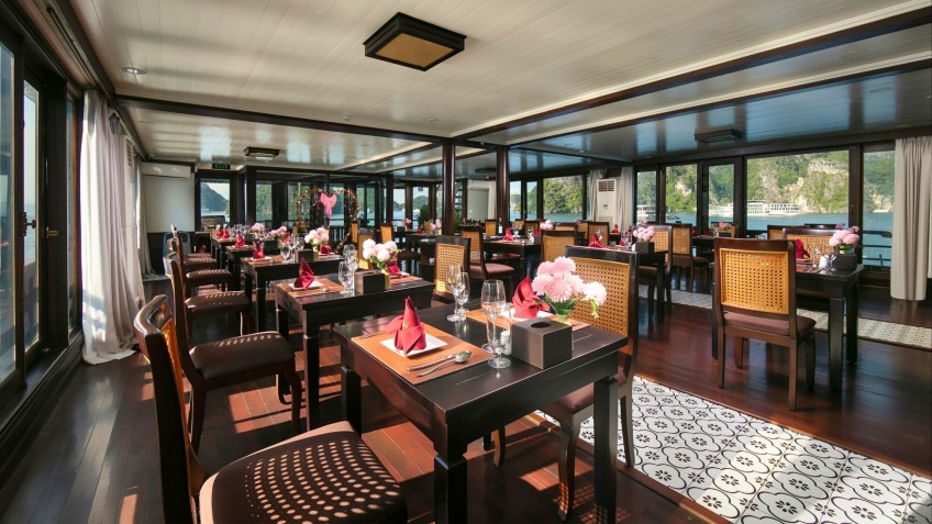 Phoenix Cruise: Floor-to-ceiling Windows