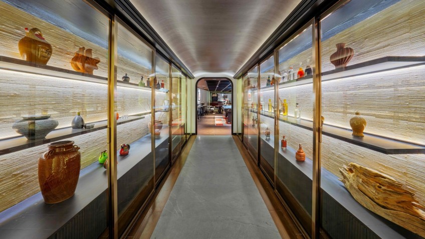 Lyra Grandeur Cruise: Vietnamese Liquor Display