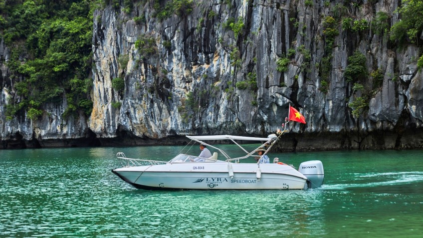 Lyra Grandeur Cruise: Speed Boat For VIP Package