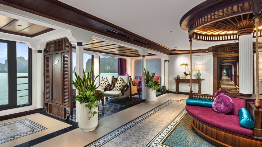 Lyra Grandeur Cruise: Reception Area