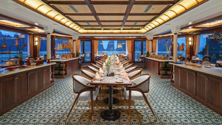 Lyra Grandeur Cruise: Exquisite Luxury Restaurant