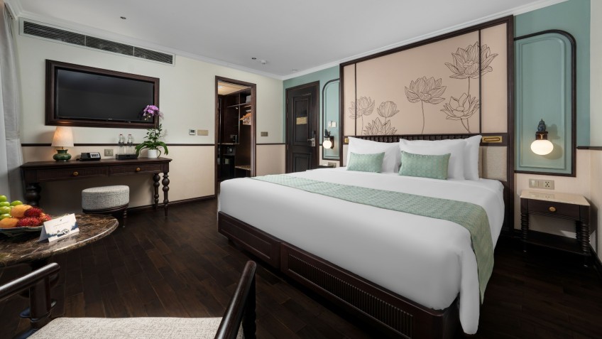 Lyra Grandeur Cruise: Airy Space For Two