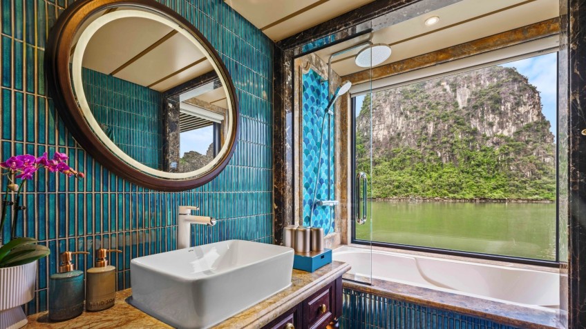 Lyra Grandeur Cruise: Modern Bathroom Amenities