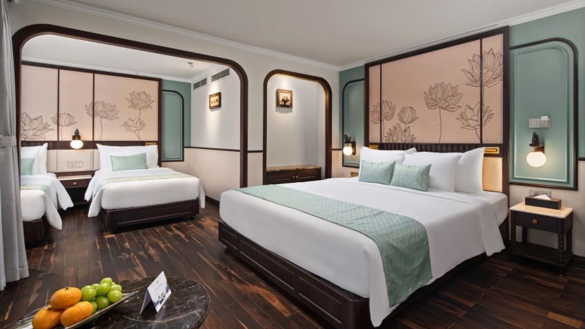 Lyra Grandeur Cruise: Oasis Family Suite