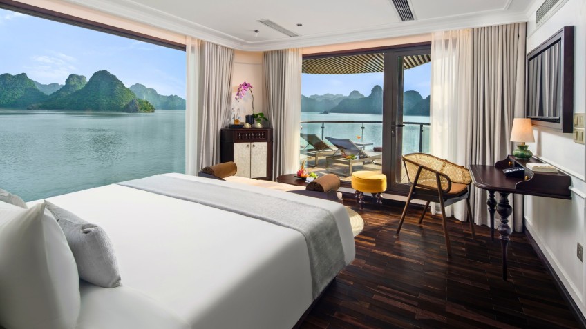 Lyra Grandeur Cruise: Impressive Bay Views