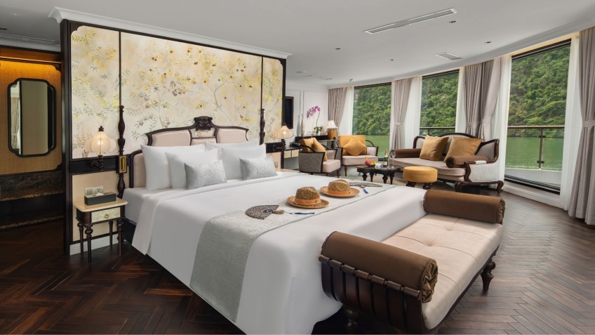 Lyra Grandeur Cruise: Sophisticated Style