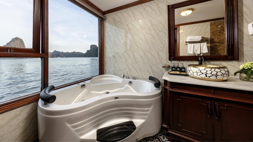 Jacuzzi Bathtub For Extra Comfort