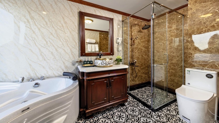 Fully Equipped Ensuite Bathroom