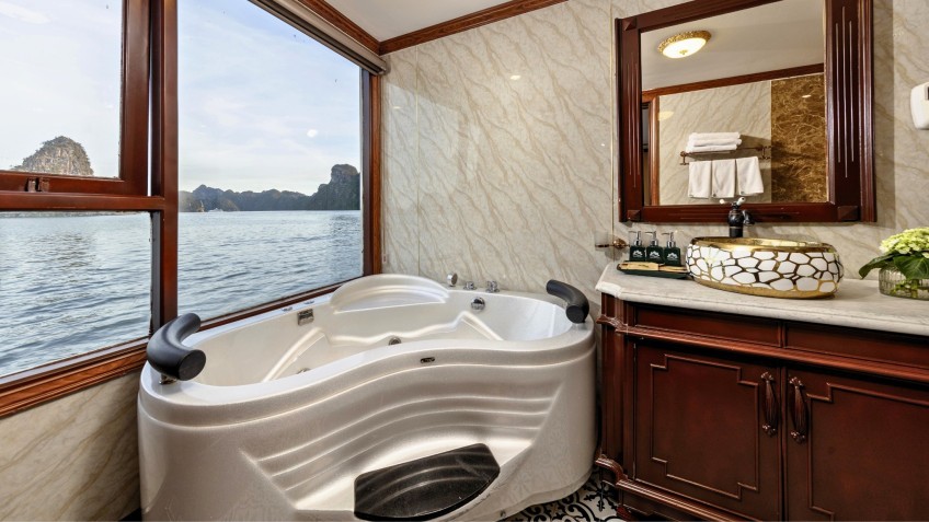 Bay View Jacuzzi Bathtub