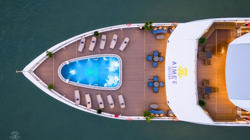 Cool Jacuzzi at the bow