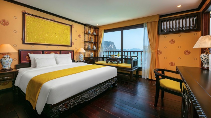 Nostalgia Cruise: King Suite