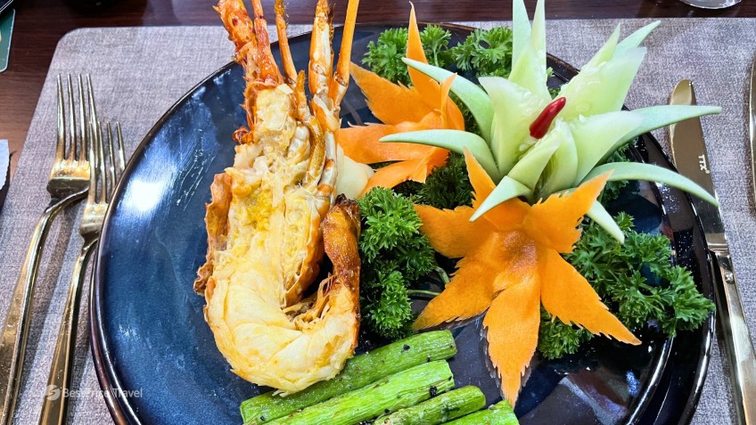 Cycad Cruise: Lobster for dinner